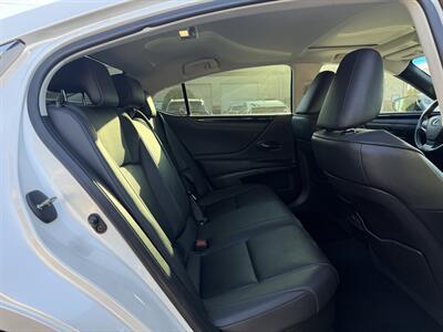 2021 Lexus ES 300h - Photo 12 - El Monte, CA 91733