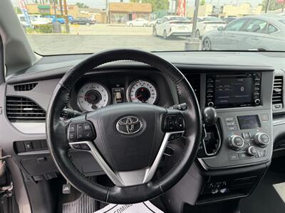 2018 Toyota Sienna SE 8-Passenger   - Photo 13 - El Monte, CA 91733