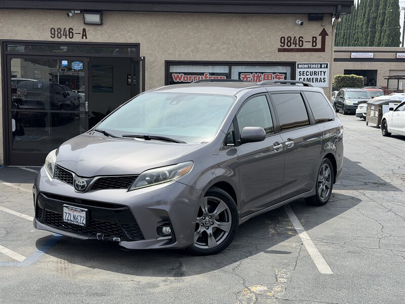 2018 Toyota Sienna SE 8-Passenger   - Photo 1 - El Monte, CA 91733