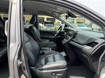 2018 Toyota Sienna SE 8-Passenger   - Photo 9 - El Monte, CA 91733