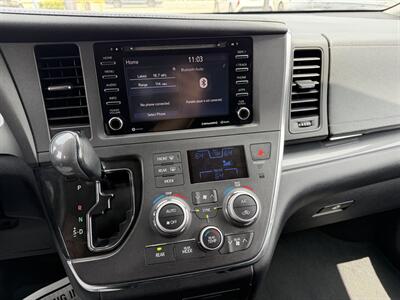 2018 Toyota Sienna SE 8-Passenger   - Photo 16 - El Monte, CA 91733