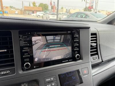 2018 Toyota Sienna SE 8-Passenger   - Photo 14 - El Monte, CA 91733