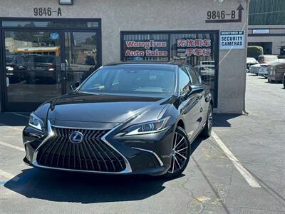 2022 Lexus ES 300h Sedan