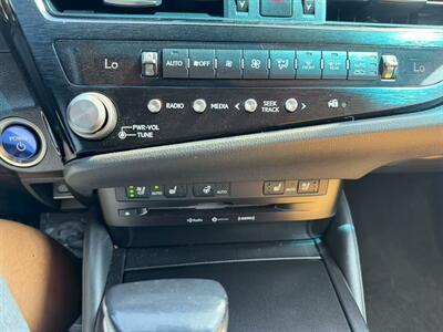 2022 Lexus ES 300h   - Photo 22 - El Monte, CA 91733
