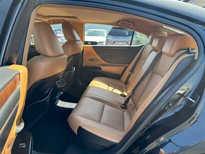 2022 Lexus ES 300h   - Photo 10 - El Monte, CA 91733