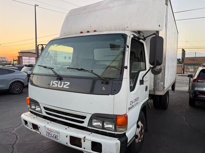 1998 Isuzu NPR   - Photo 1 - El Monte, CA 91733
