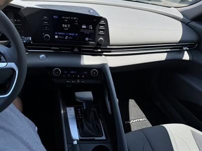 2022 Hyundai ELANTRA SEL   - Photo 13 - El Monte, CA 91733