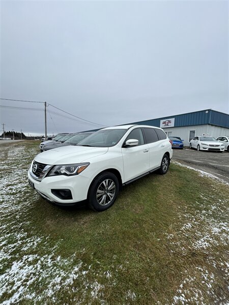 2020 Nissan Pathfinder S  