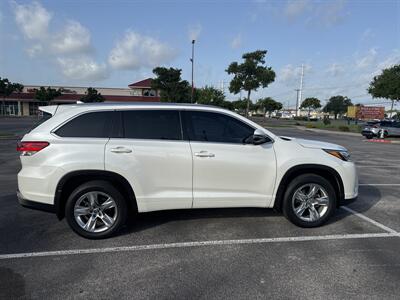 2017 Toyota Highlander Limited   - Photo 4 - Austin, TX 78753