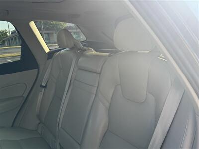2019 Volvo XC60 T5 Momentum   - Photo 15 - Austin, TX 78753
