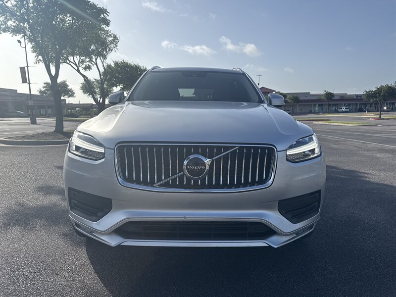 2022 Volvo XC90 T6 Momentum 7-Passenger  