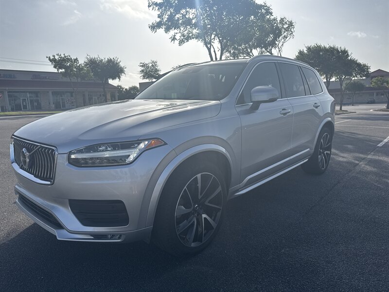 2022 Volvo XC90 T6 Momentum 7-Passenger  