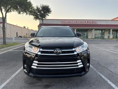 2017 Toyota Highlander XLE   - Photo 2 - Austin, TX 78753