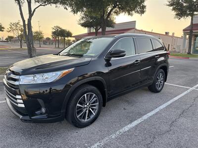 2017 Toyota Highlander XLE   - Photo 1 - Austin, TX 78753