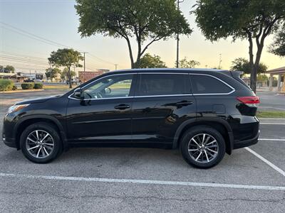 2017 Toyota Highlander XLE   - Photo 8 - Austin, TX 78753