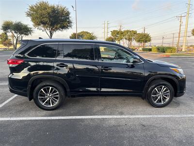 2017 Toyota Highlander XLE   - Photo 4 - Austin, TX 78753