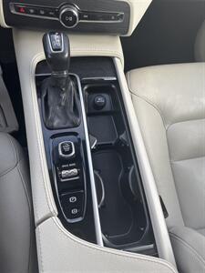 2020 Volvo XC90 T6 Momentum 7-Passenger   - Photo 18 - Austin, TX 78753