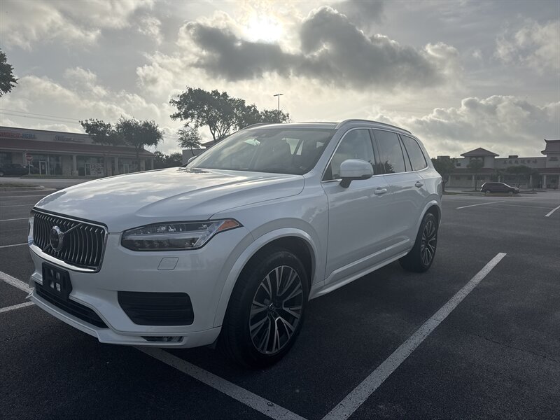 2020 Volvo XC90 T6 Momentum 7-Passenger  