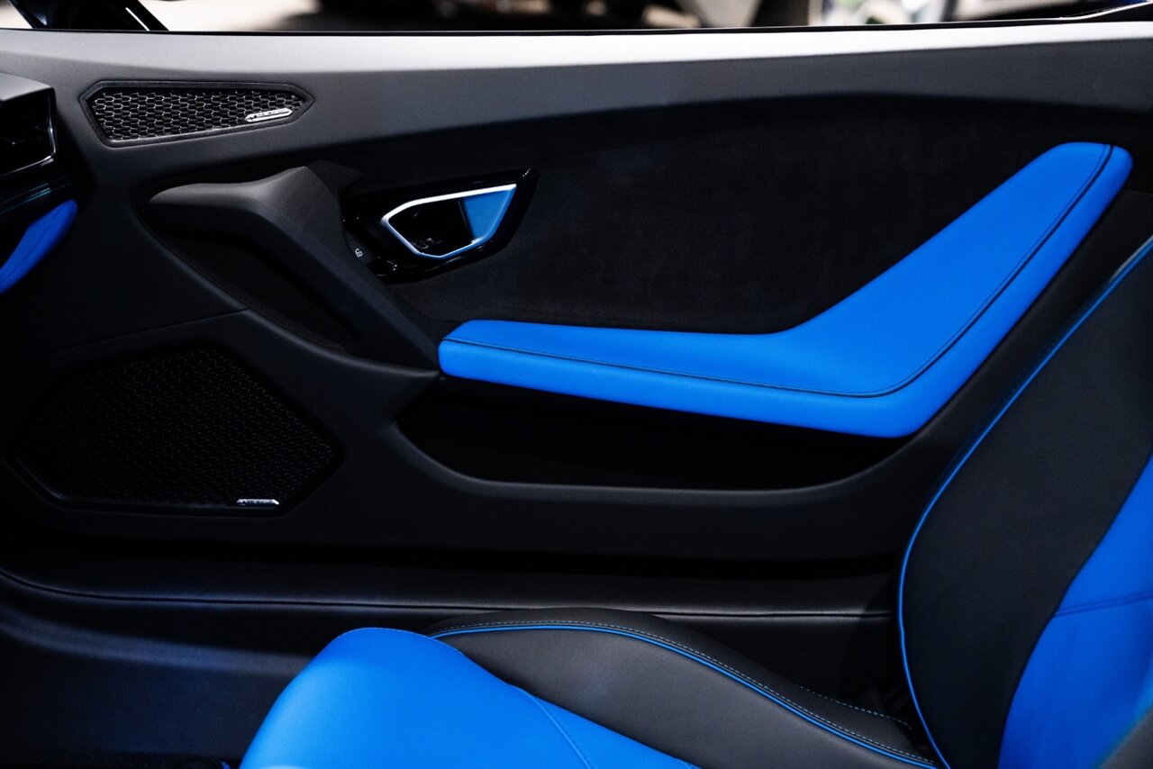 2021 Lamborghini Huracan EVO Spyder   - Photo 12 - Beverly Hills, CA 90212