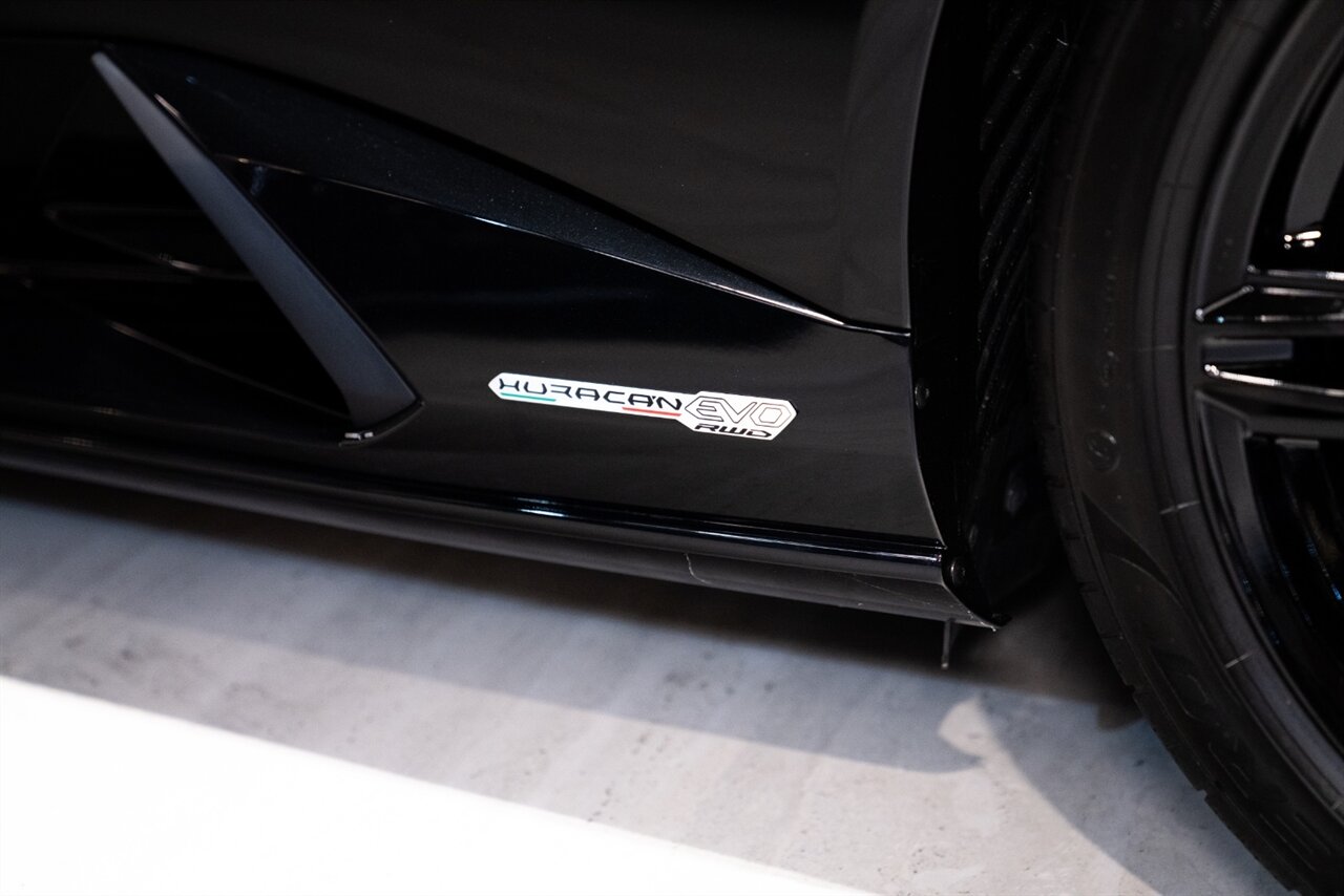 2021 Lamborghini Huracan EVO Spyder   - Photo 23 - Beverly Hills, CA 90212