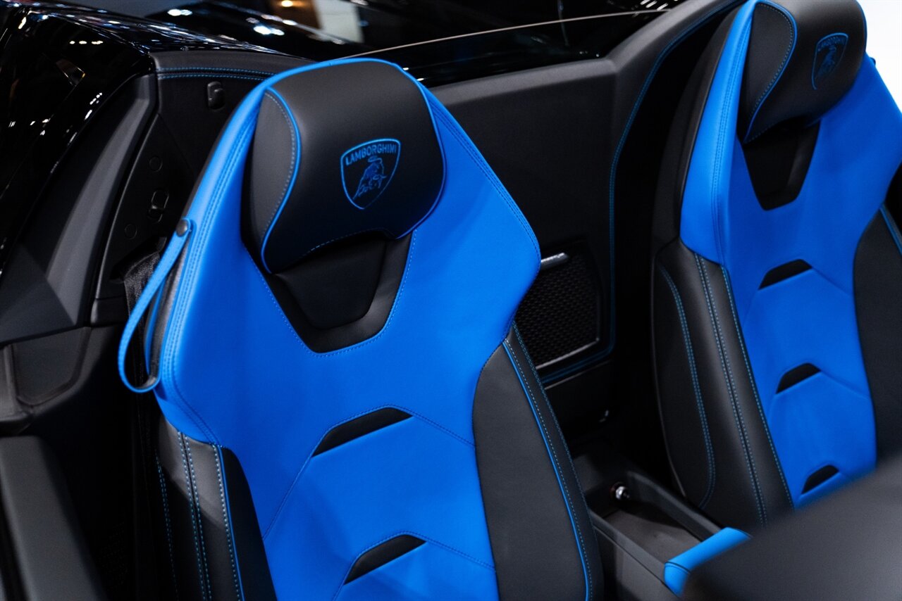 2021 Lamborghini Huracan EVO Spyder   - Photo 16 - Beverly Hills, CA 90212