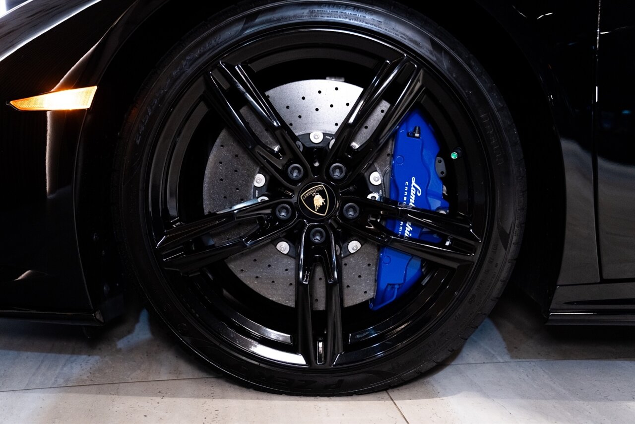 2021 Lamborghini Huracan EVO Spyder   - Photo 24 - Beverly Hills, CA 90212