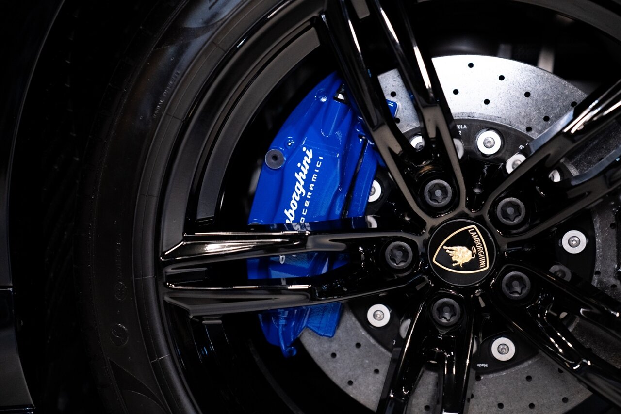 2021 Lamborghini Huracan EVO Spyder   - Photo 22 - Beverly Hills, CA 90212