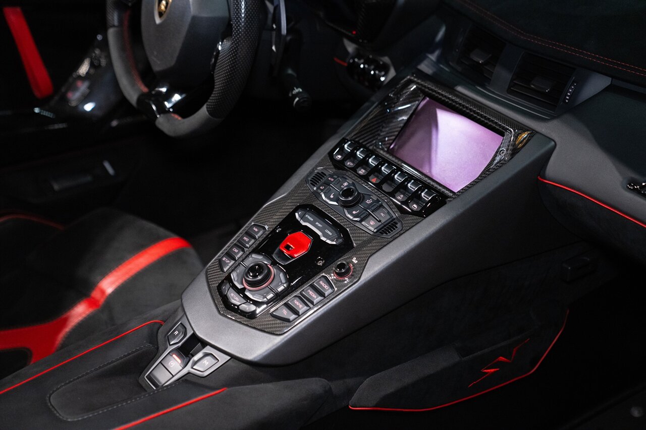 2017 Lamborghini Aventador LP 750-4 SV   - Photo 34 - Beverly Hills, CA 90212