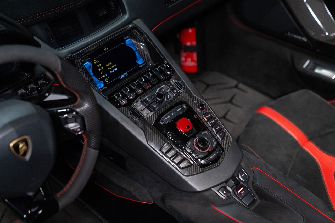 2017 Lamborghini Aventador LP 750-4 SV   - Photo 20 - Beverly Hills, CA 90212