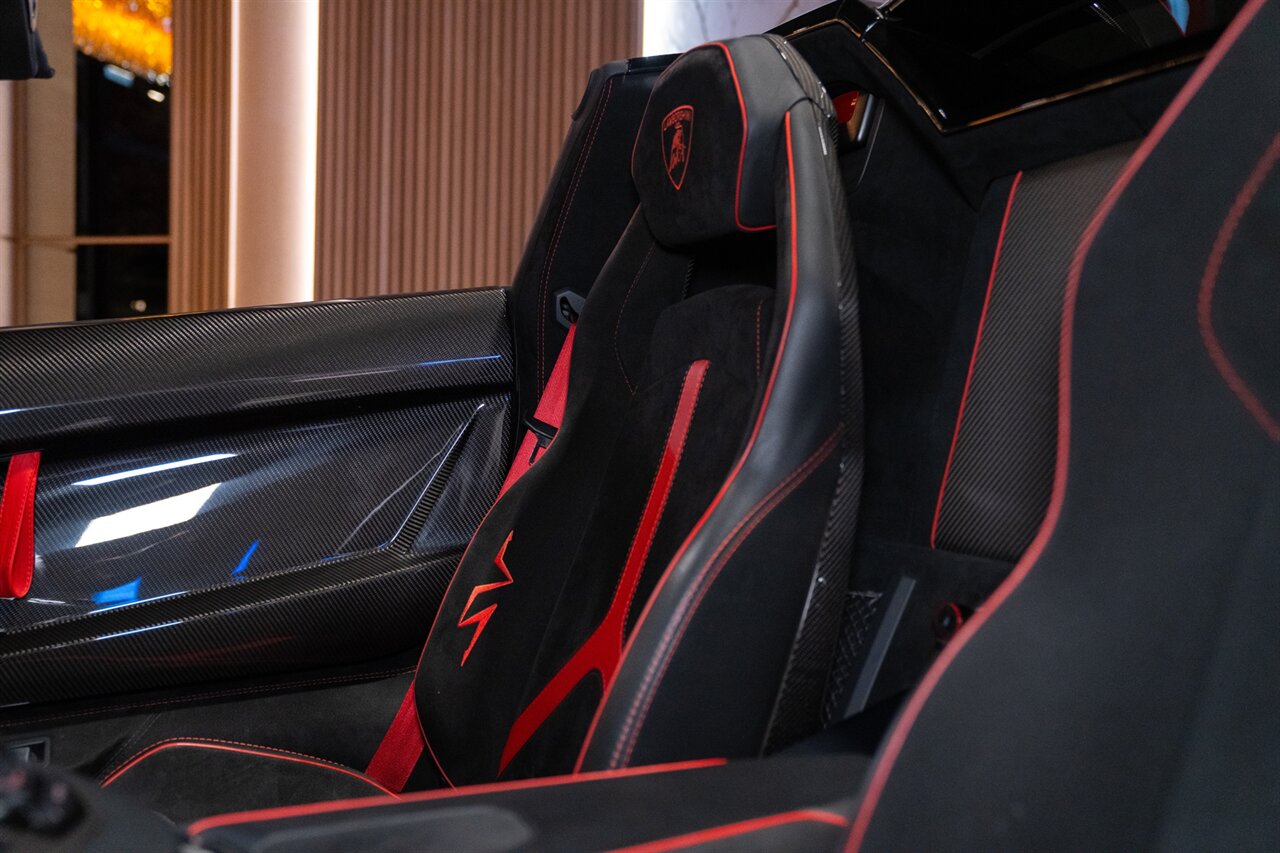 2017 Lamborghini Aventador LP 750-4 SV   - Photo 28 - Beverly Hills, CA 90212