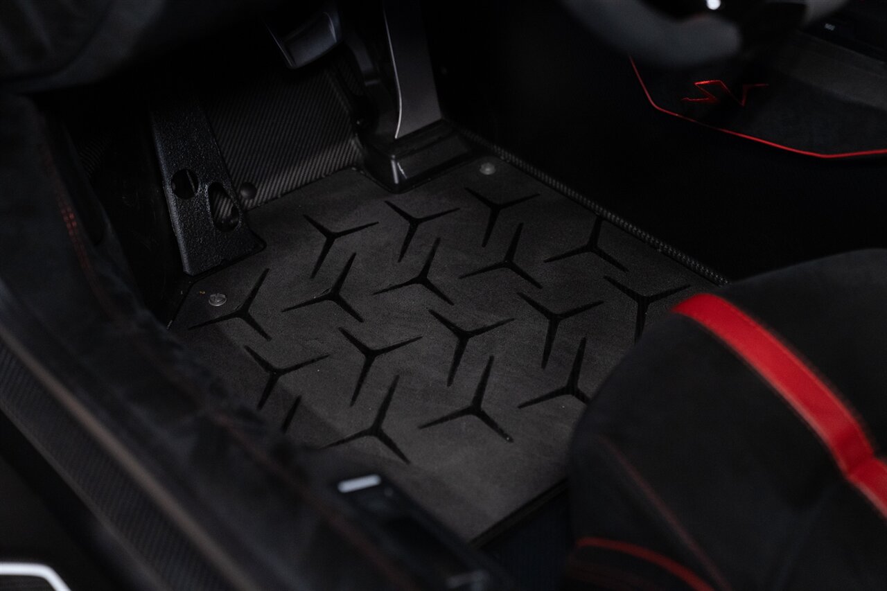 2017 Lamborghini Aventador LP 750-4 SV   - Photo 27 - Beverly Hills, CA 90212