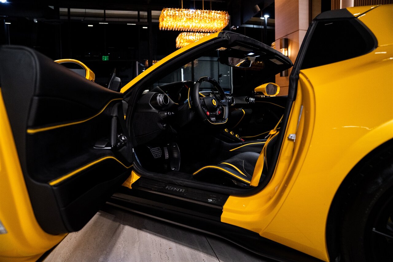 2022 Ferrari 812 GTS   - Photo 25 - Beverly Hills, CA 90212