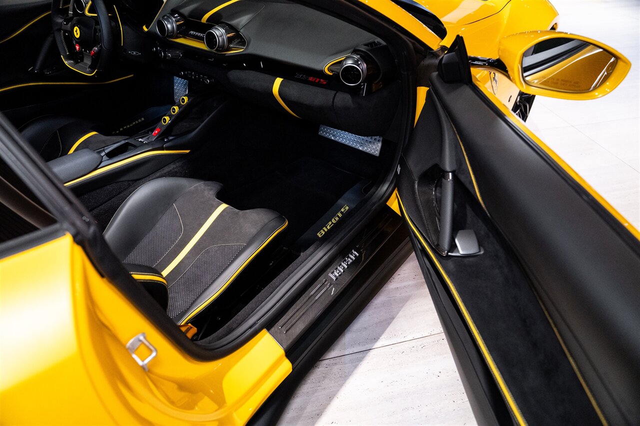 2022 Ferrari 812 GTS   - Photo 33 - Beverly Hills, CA 90212