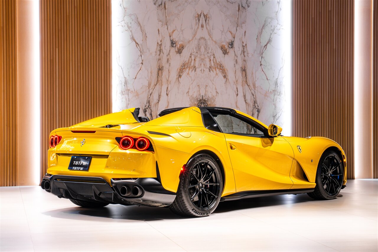 2022 Ferrari 812 GTS   - Photo 4 - Beverly Hills, CA 90212