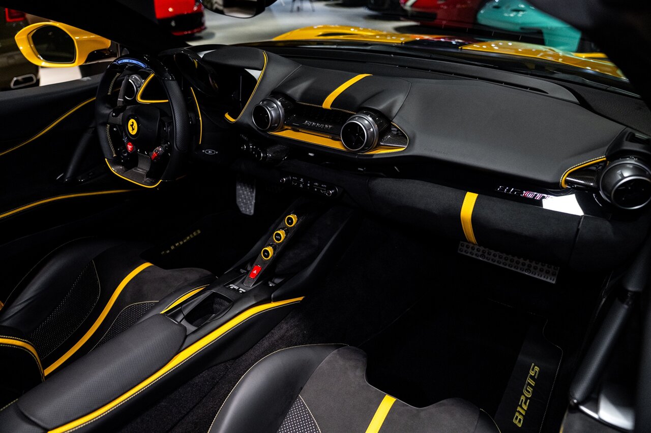 2022 Ferrari 812 GTS   - Photo 32 - Beverly Hills, CA 90212