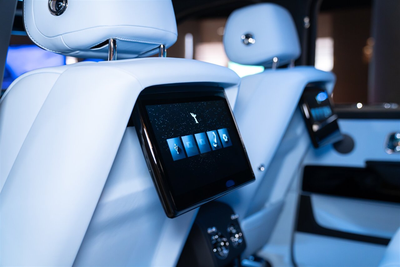 2025 Rolls-Royce Cullinan   - Photo 18 - Beverly Hills, CA 90212