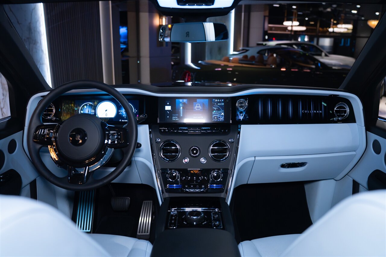 2025 Rolls-Royce Cullinan   - Photo 15 - Beverly Hills, CA 90212