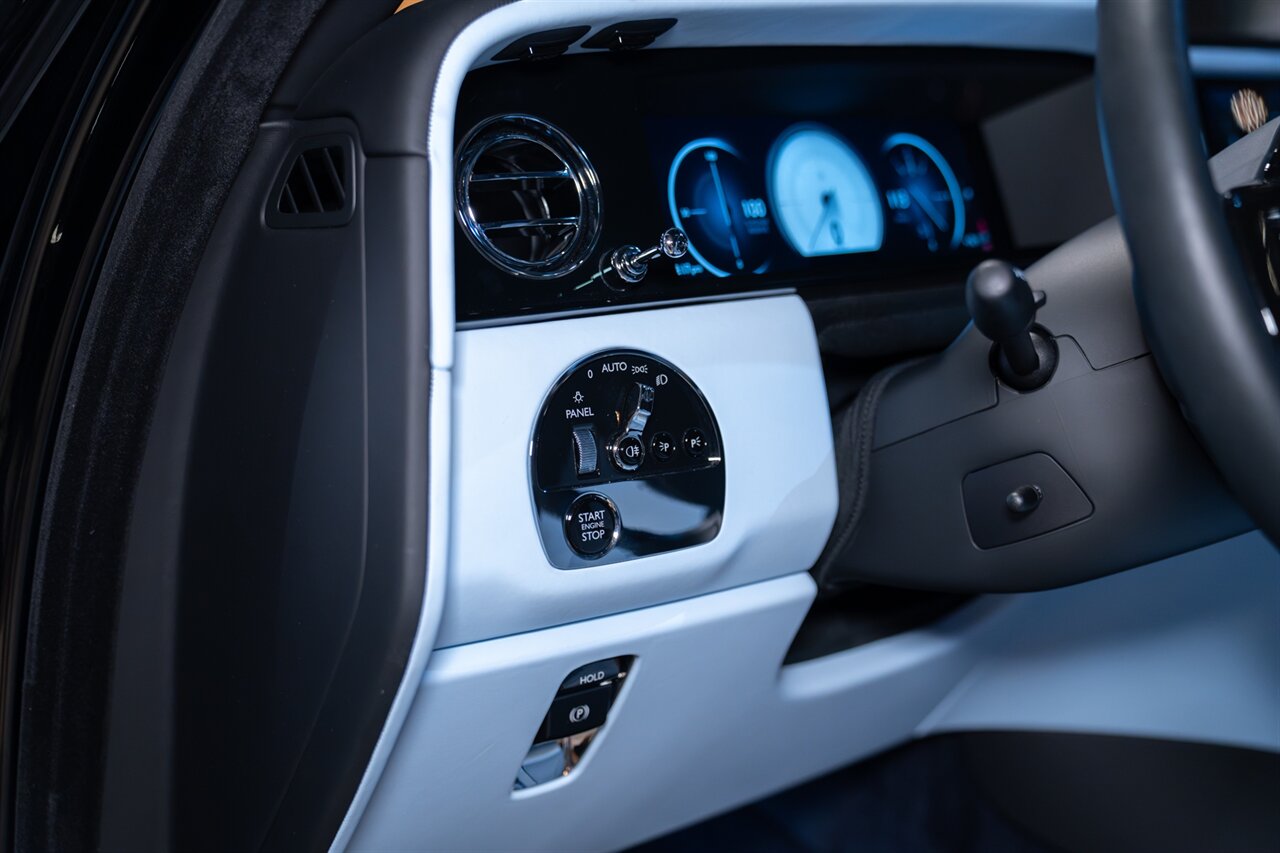 2025 Rolls-Royce Cullinan   - Photo 8 - Beverly Hills, CA 90212