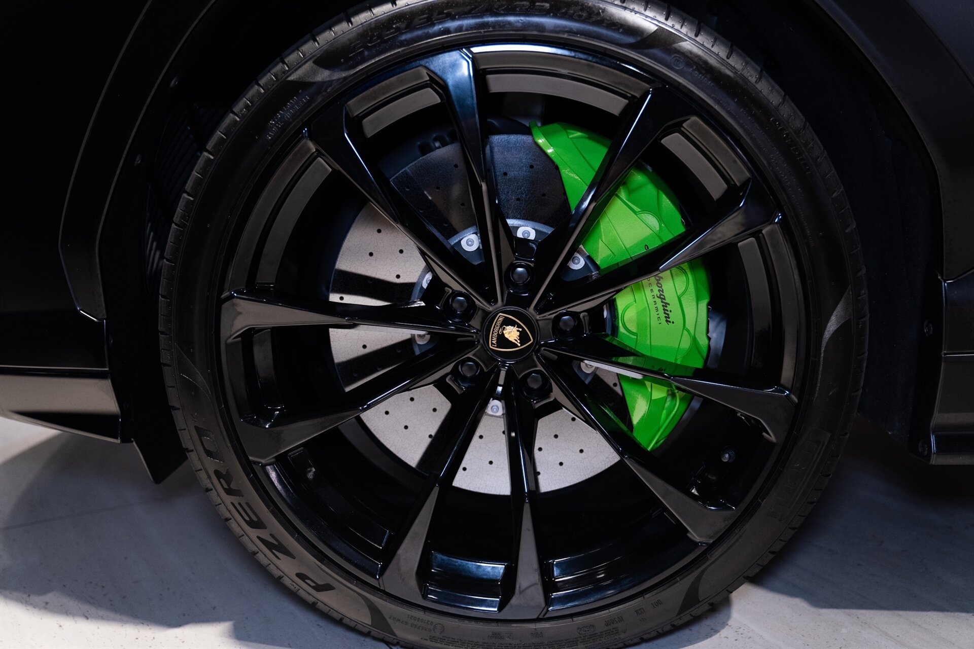 2022 Lamborghini Urus Graphite Capsule - Photo 8