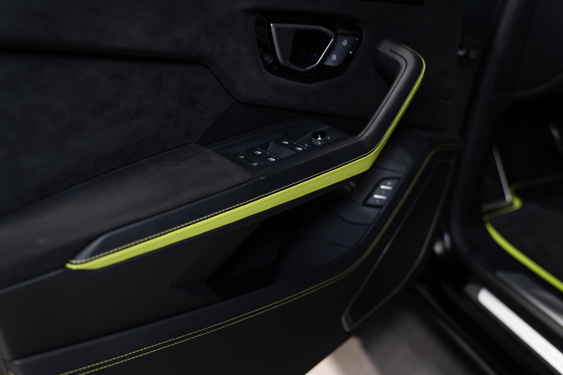 2022 Lamborghini Urus Graphite Capsule - Photo 10