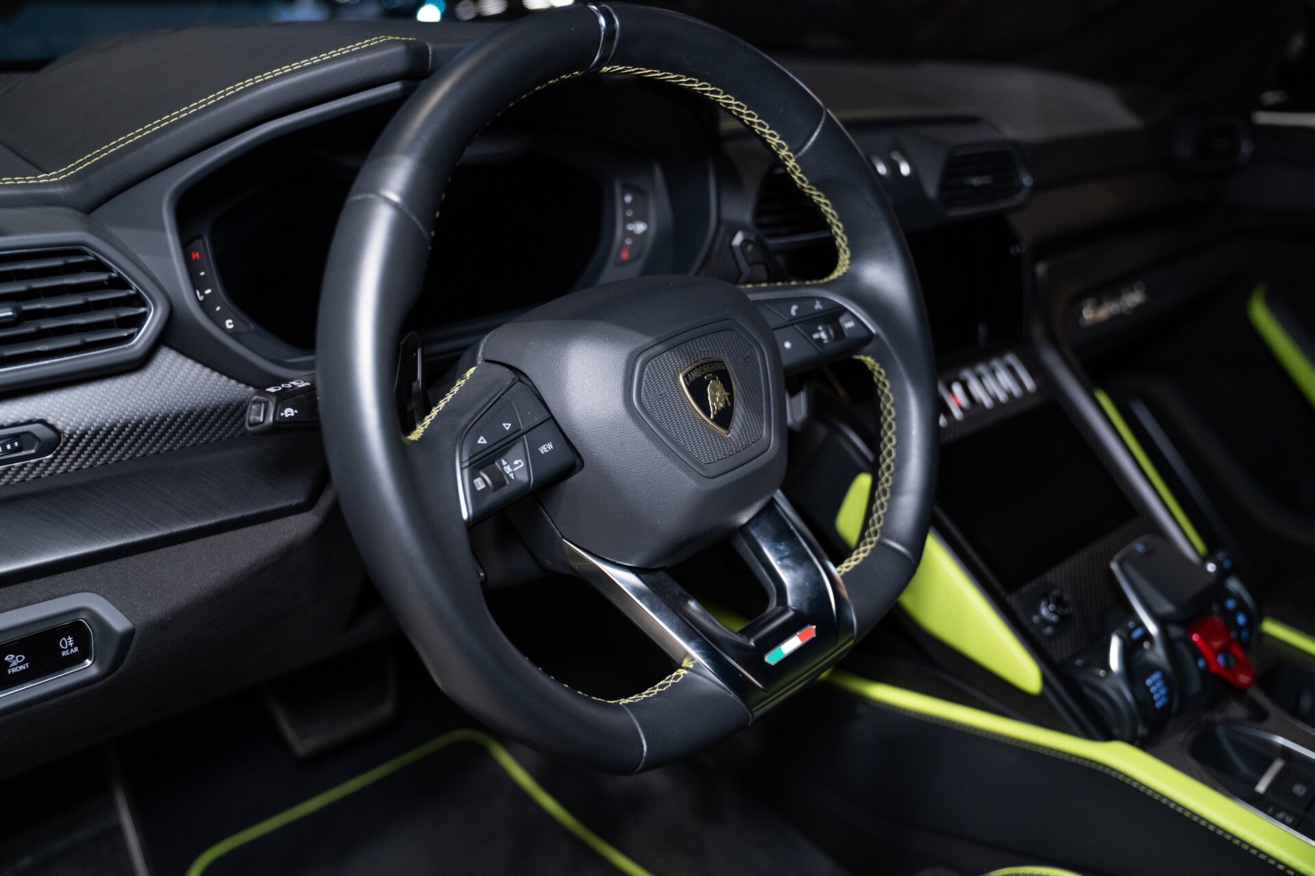 2022 Lamborghini Urus Graphite Capsule - Photo 12