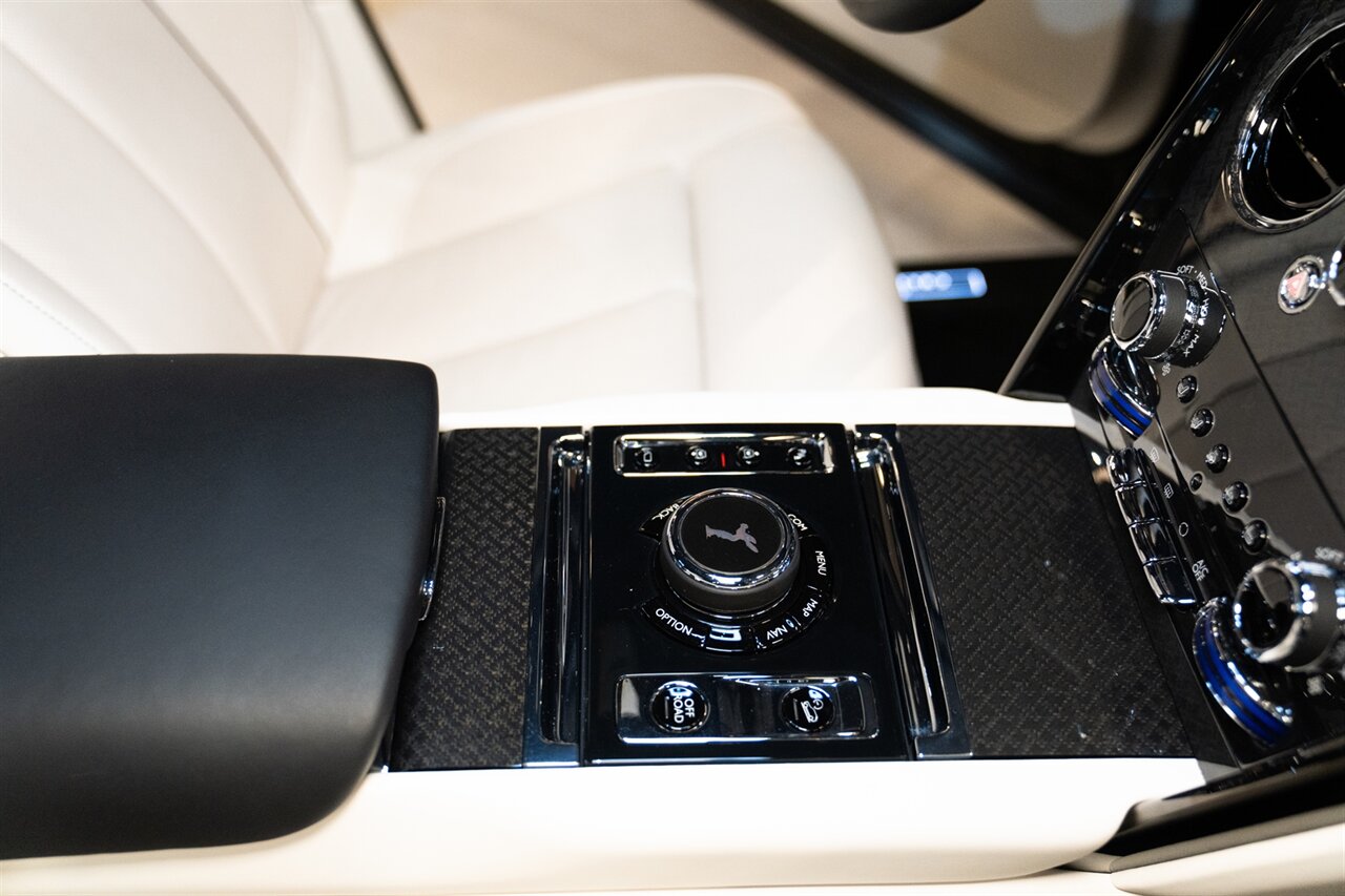 2023 Rolls-Royce Black Badge Cullinan   - Photo 21 - Beverly Hills, CA 90212