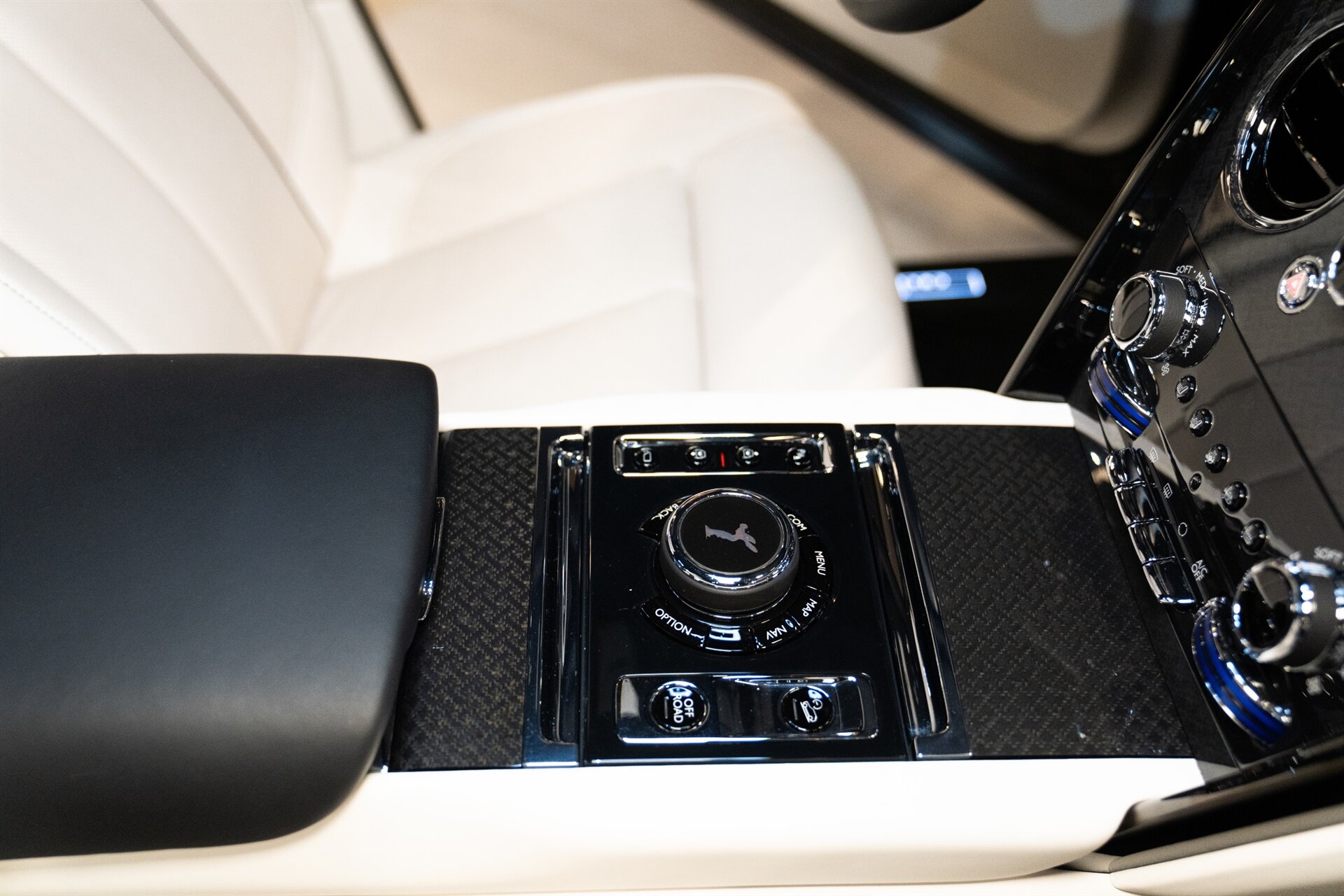 2023 Rolls-Royce Black Badge Cullinan - Photo 21