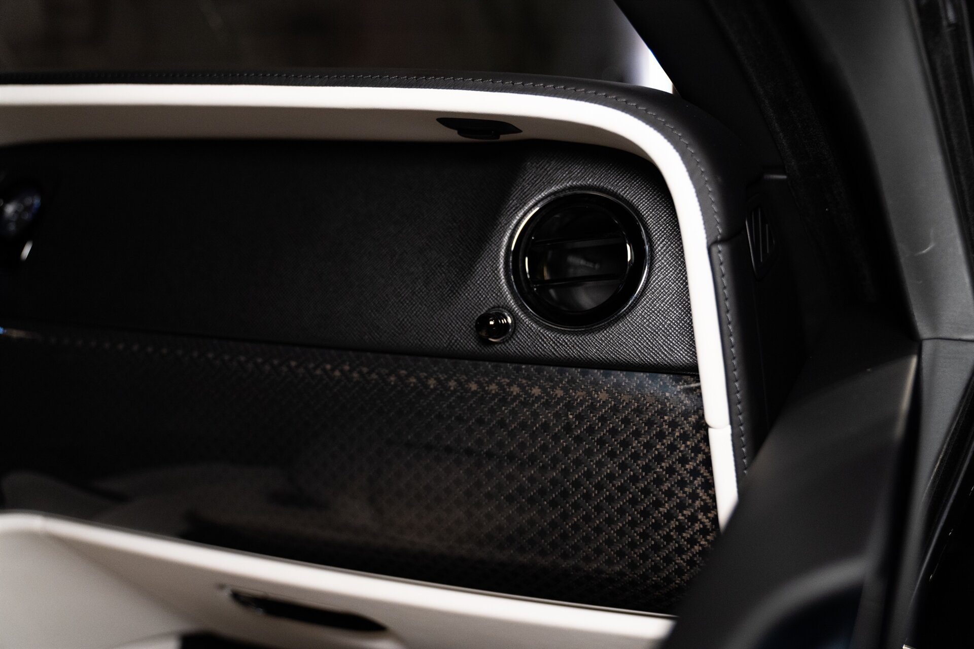 2023 Rolls-Royce Black Badge Cullinan - Photo 29