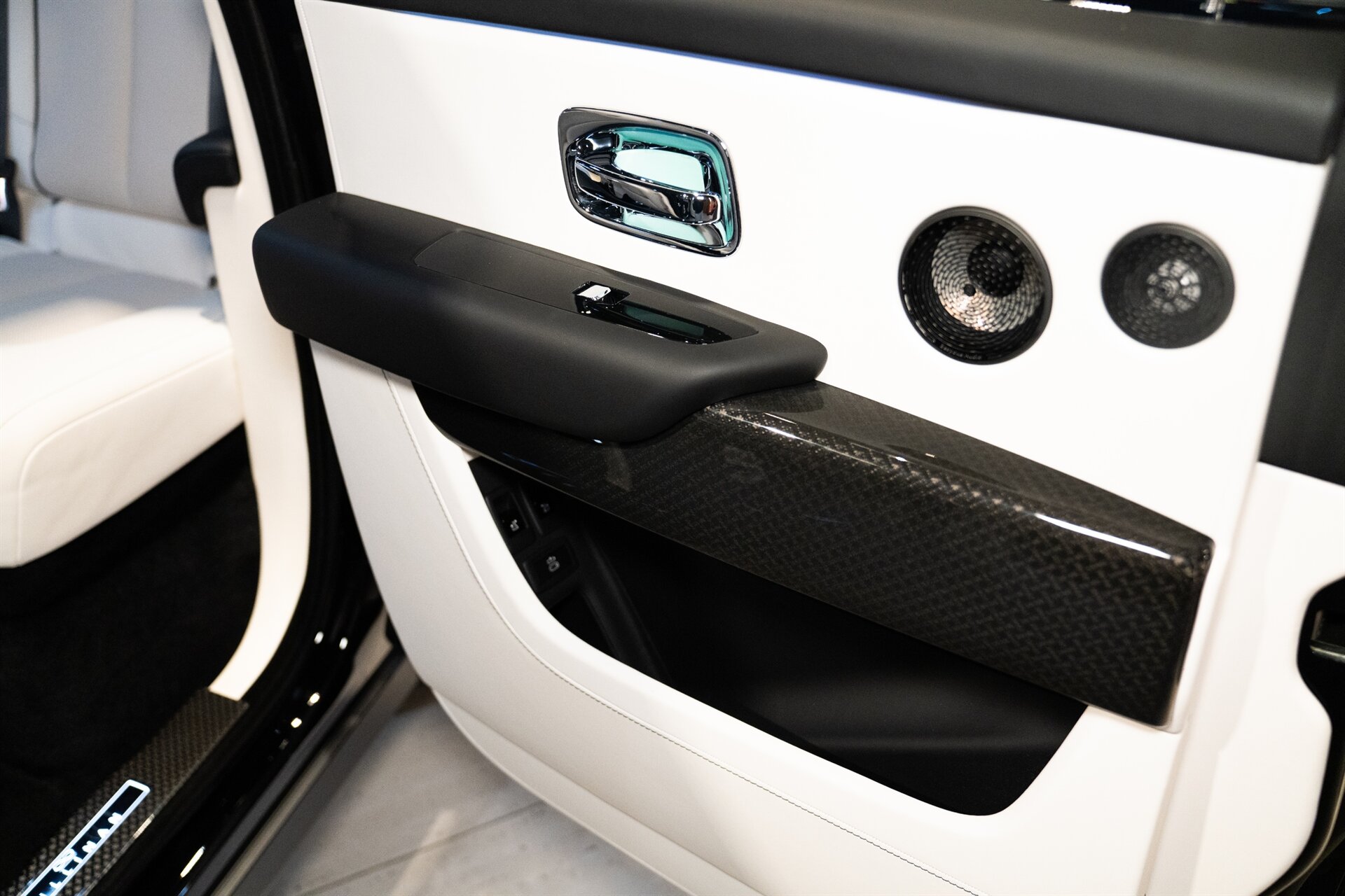 2023 Rolls-Royce Black Badge Cullinan - Photo 18