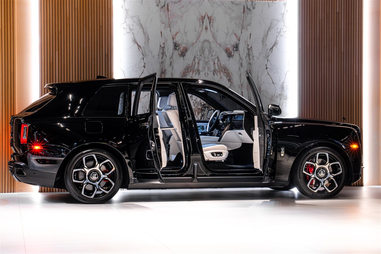 2023 Rolls-Royce Black Badge Cullinan   - Photo 4 - Beverly Hills, CA 90212