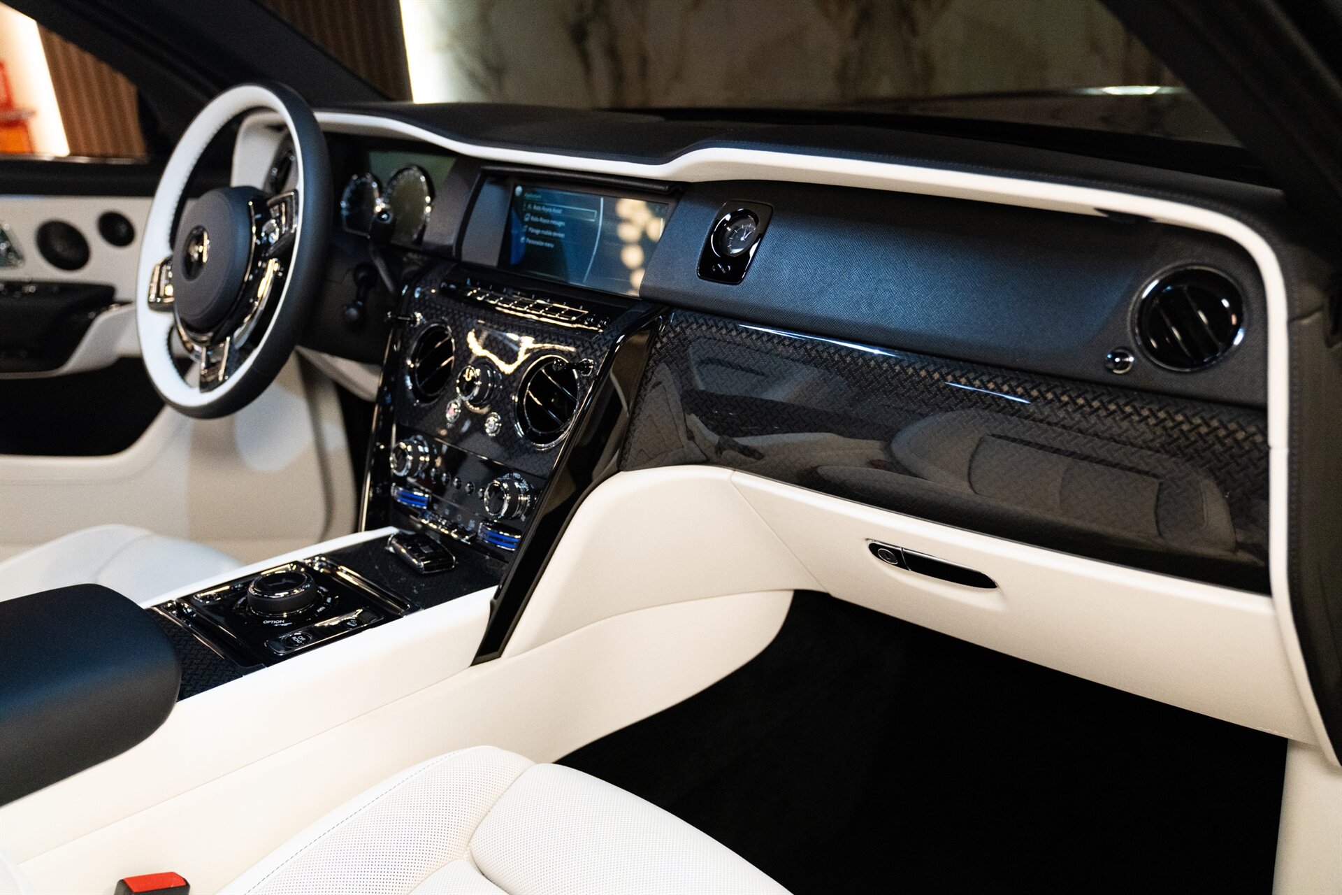 2023 Rolls-Royce Black Badge Cullinan - Photo 11