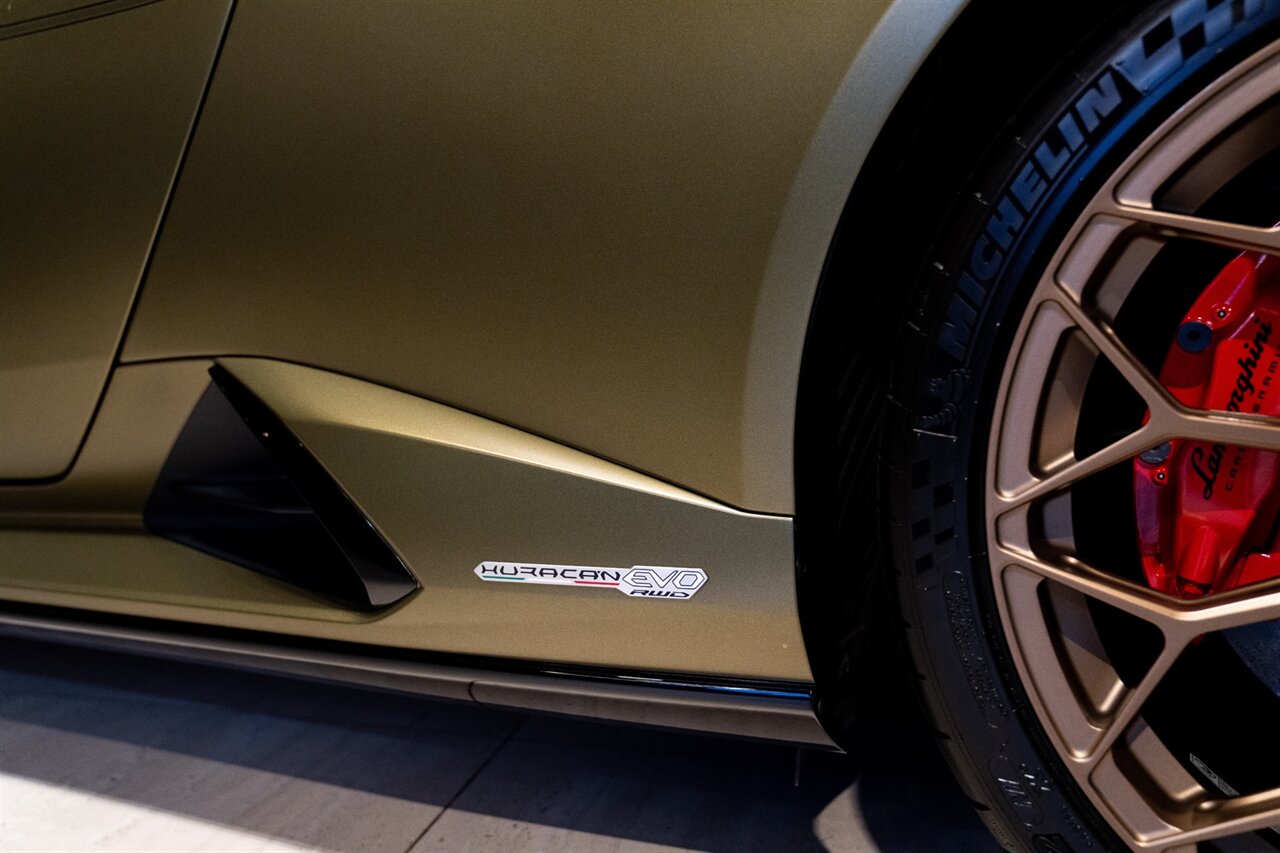 2022 Lamborghini Huracan EVO Spyder VF Supercharged  VF Supercharged - Photo 12 - Beverly Hills, CA 90212