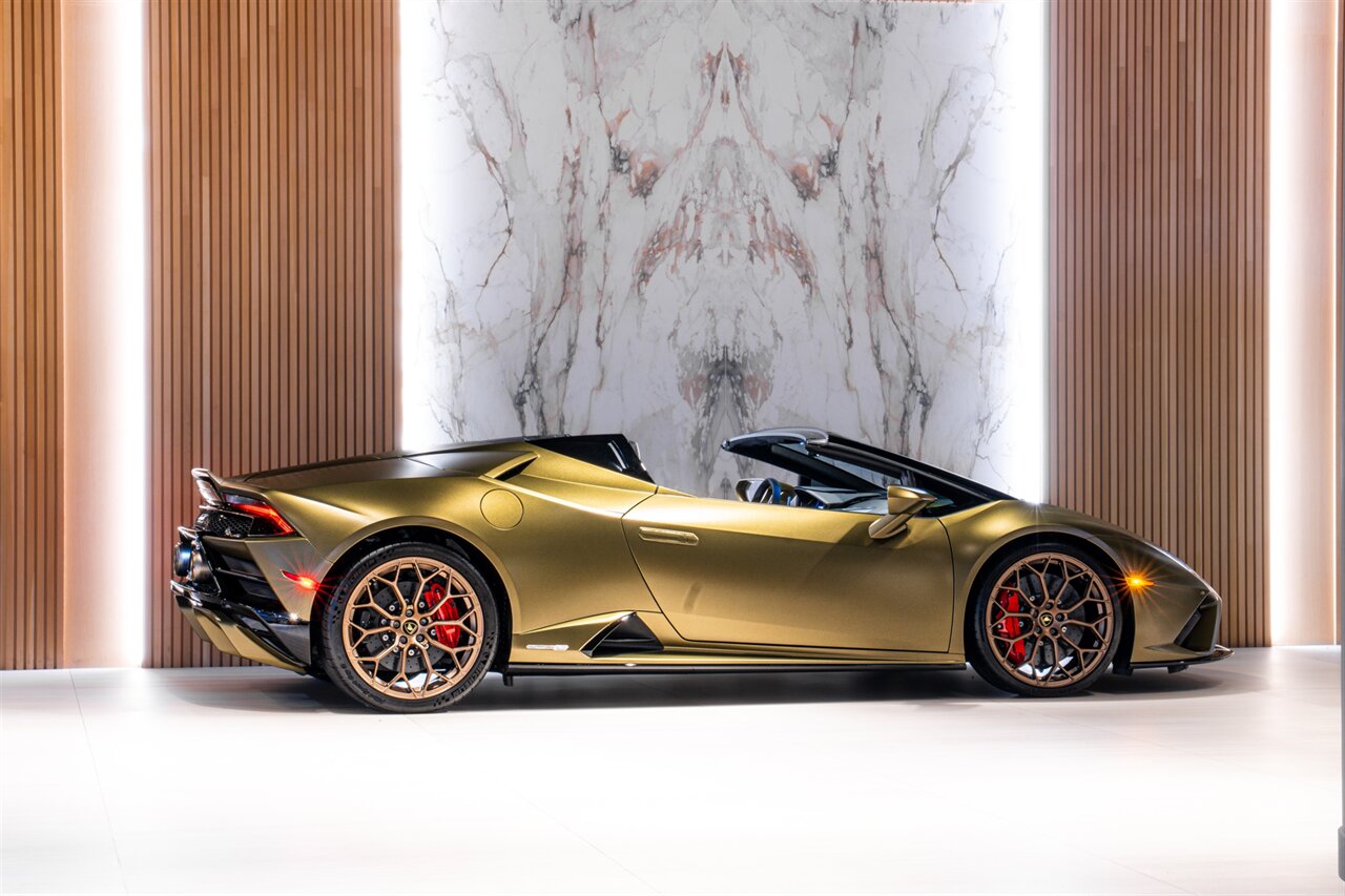 2022 Lamborghini Huracan EVO Spyder VF Supercharged  VF Supercharged - Photo 4 - Beverly Hills, CA 90212