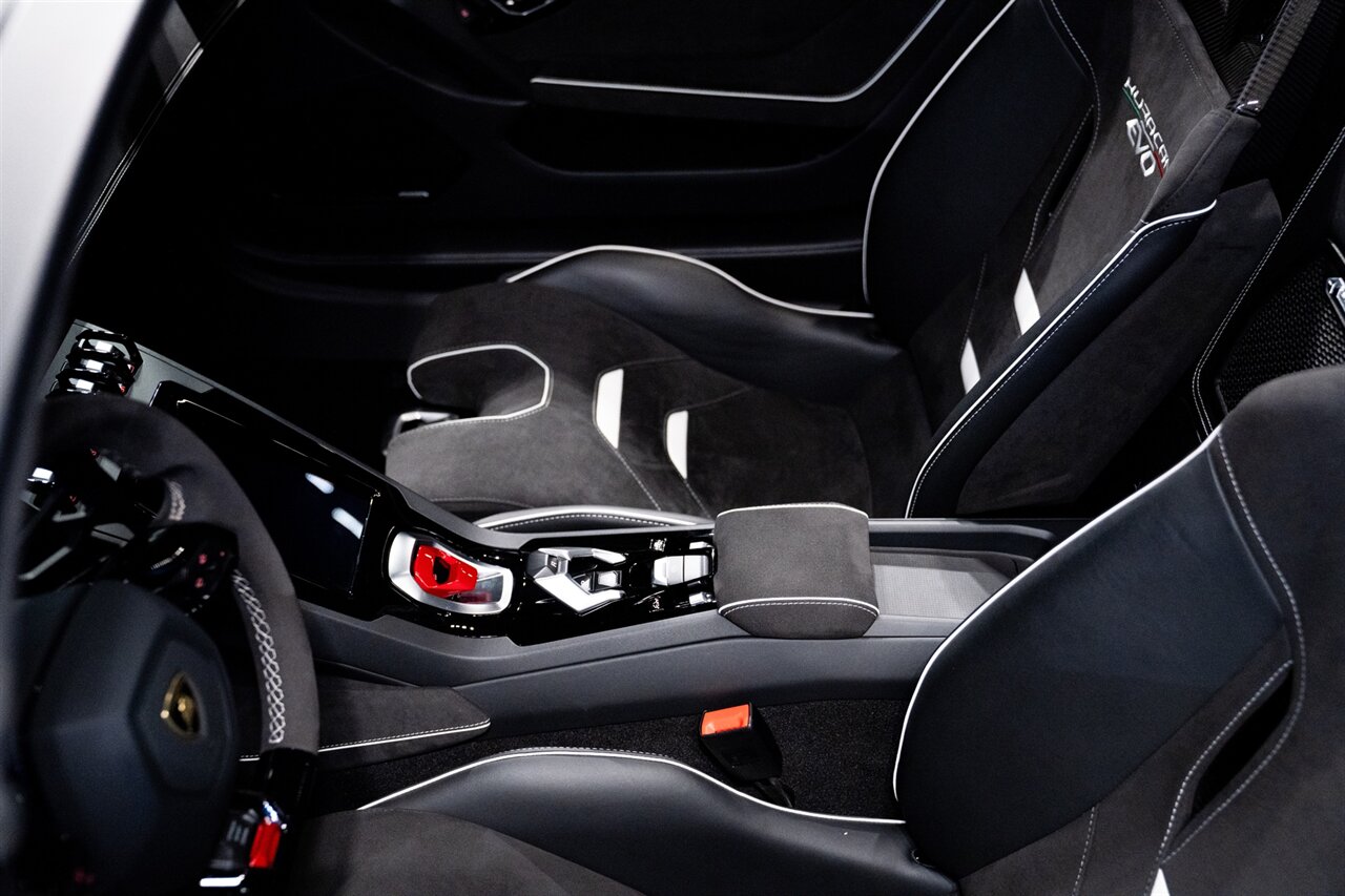 2022 Lamborghini Huracan EVO Spyder VF Supercharged  VF Supercharged - Photo 15 - Beverly Hills, CA 90212